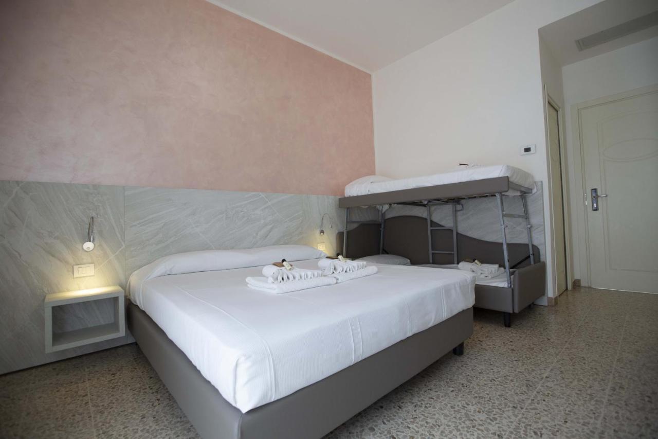 Hotel Confort ريميني المظهر الخارجي الصورة
